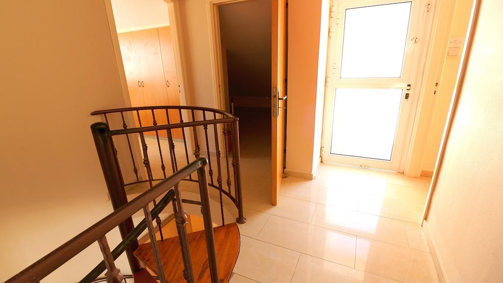 Panikos Beach Apartment I Larnaca Bagian luar foto
